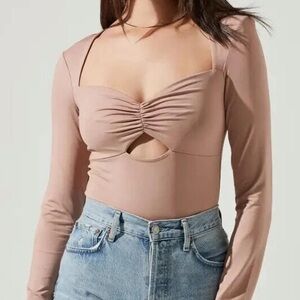 ASTR- Sweetheart Neck Cutout Bodysuit in White